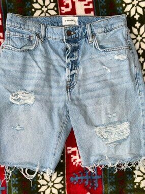 Frame Denim Light Wash Distressed Jean Le Slouch Bermuda 25